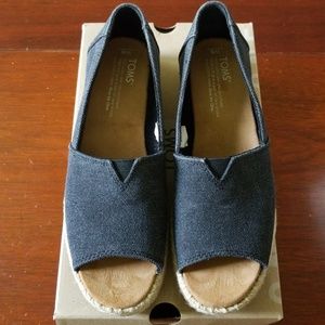 Toms shoes